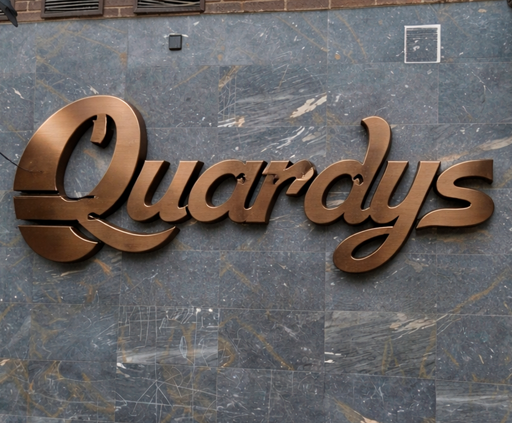 Letras acero en color